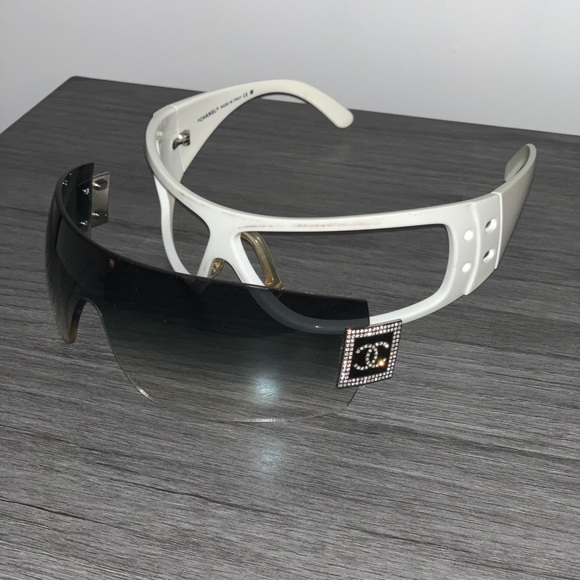 Chanel sunglasses - Picture 2 of 8